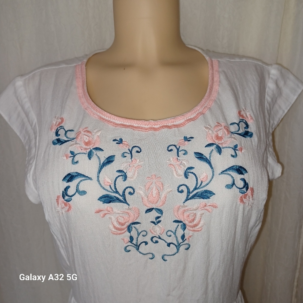 Polagram Women Size M White Dress with Pink and Blue Embroidery - Picture 3 of 15